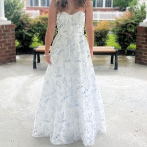 Blondie Nites Womens juniors white floral prom dress